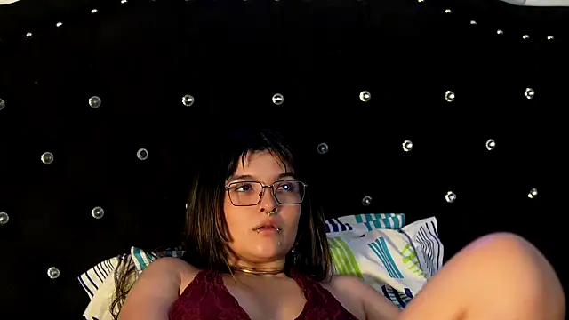 ARTEMISAKIM Show in webcam