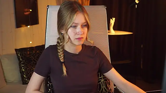 EveMundie's Live Chat Room