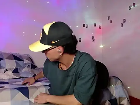 Dominic_hanks777 webkamerás műsora