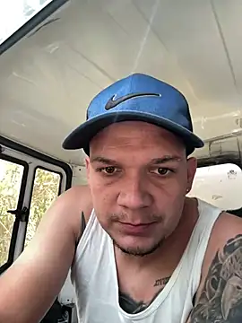 Show modela diinofox na web-kameri