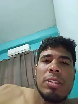 Show modela Andresjflds na web-kameri