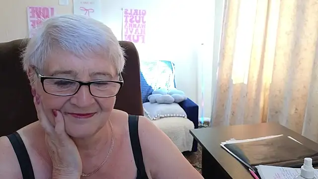 Sandra_Snowflake's Webcam Show