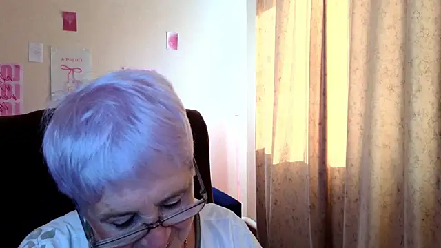 Chat +18 de Sandra_Snowflake ao vivo