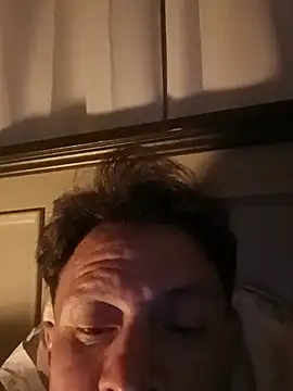 salchichon_69: διαδικτυακό σόου στην κάμερα