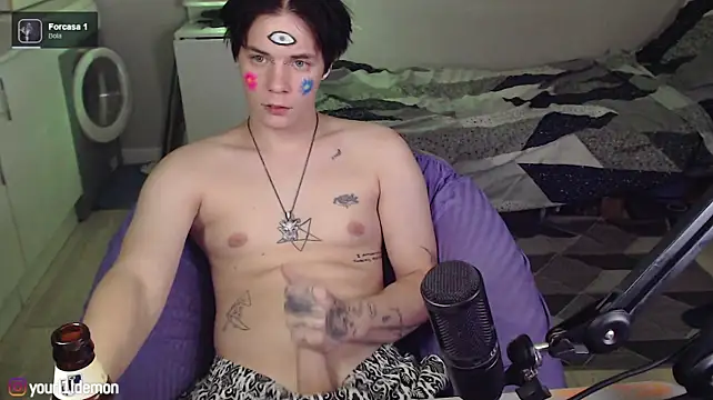 عرض كام yourlildemon