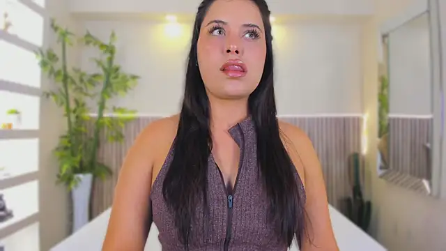 GeorginaReyes Show in webcam