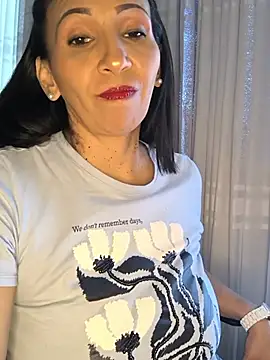 MrsvictoriaaaのライブXXXチャット