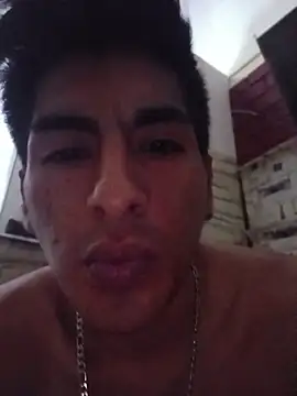 Show modela Le0000n na web-kameri