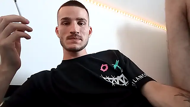 yoyoboy988 Show in webcam