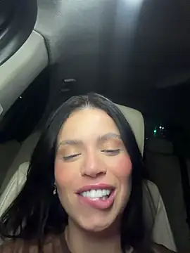 הופעת וובקאם של Rafaellaz