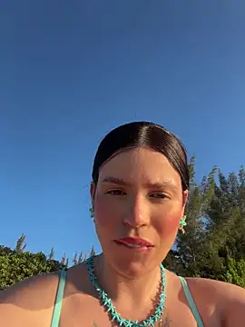 הופעת וובקאם של Rafaellaz