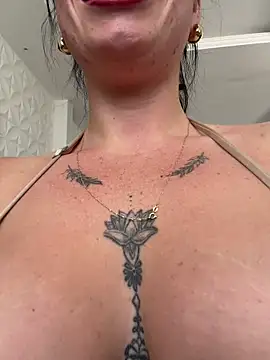Show de Rafaellaz na webcam