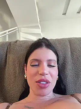 הופעת וובקאם של Rafaellaz