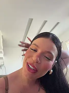 חדר צ'אט בשידור חי של Rafaellaz