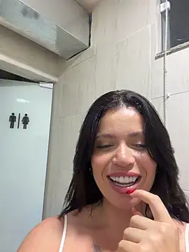 הופעת וובקאם של Rafaellaz