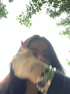 הופעת וובקאם של Rafaellaz