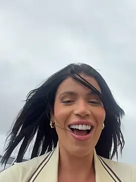 Rafaellaz: διαδικτυακό σόου στην κάμερα