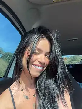 הופעת וובקאם של Rafaellaz
