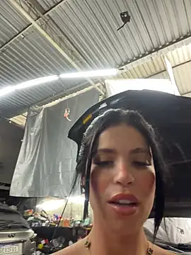 הופעת וובקאם של Rafaellaz