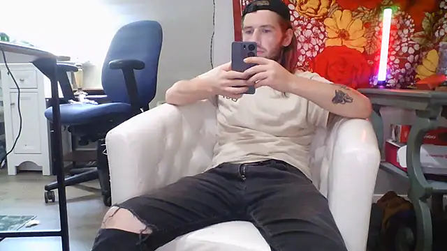 Explosive_andyy Show in webcam
