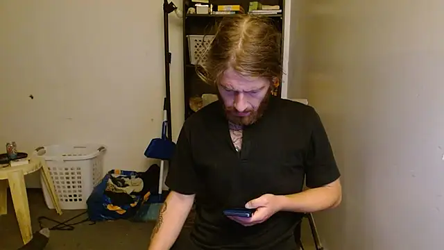Explosive_andyy Show in webcam