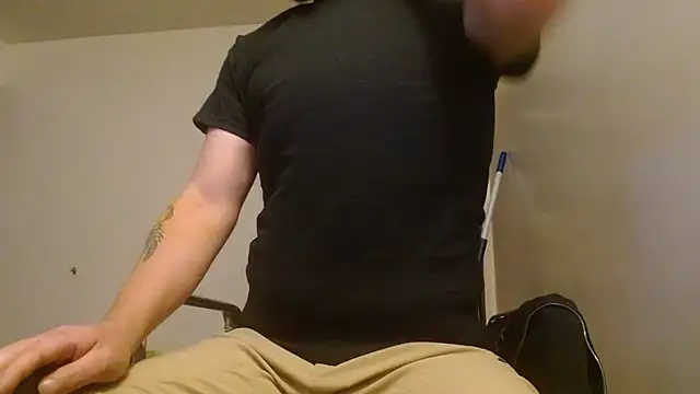 Explosive_andyy Show in webcam