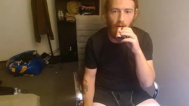 Explosive_andyy Show in webcam