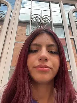 Emily-teen 在線直播表演