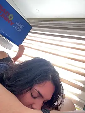 Alice_surprisen Webbikameraesitys
