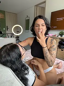 Pokazy przed kamerką – Alice_surprise