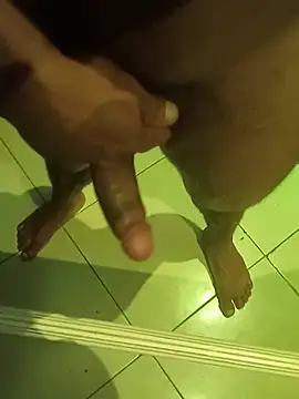 Show modela uiii_preto na web-kameri