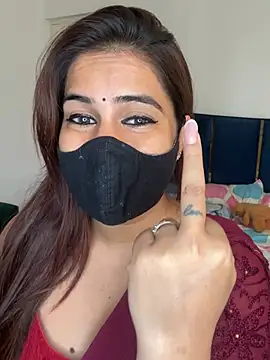 הופעת וובקאם של Sexy_Madhurii
