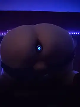 Cummaker69 Show in webcam