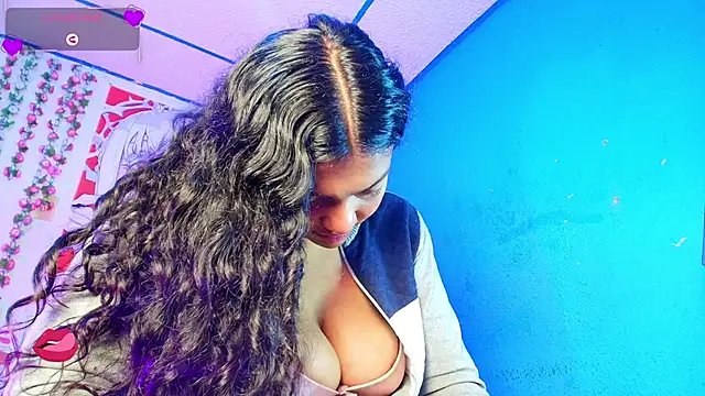Vicky_Miller_05 Adlı Modelin Canlı XXX Sohbeti