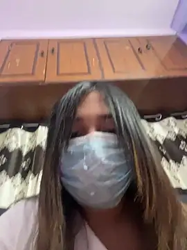 Naughtyhornylover 网络视讯表演