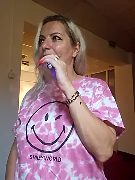 LadyTouch's Live XXX Chat