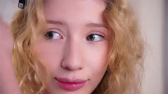 SunnivaCovil Chat XXX in diretta