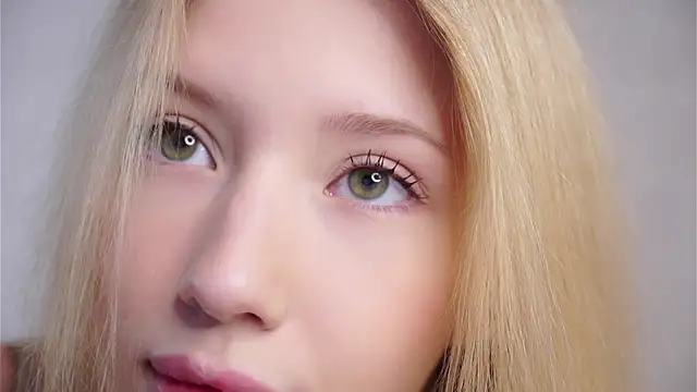SunnivaCovil Chat XXX live