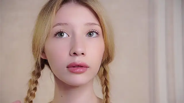 SunnivaCovil Adlı Modelin Canlı XXX Sohbeti
