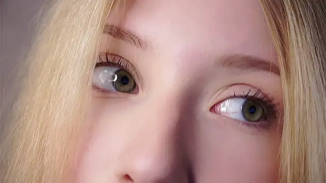 SunnivaCovil's Live XXX Chat