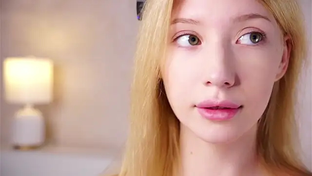 SunnivaCovil Live XXX-chat