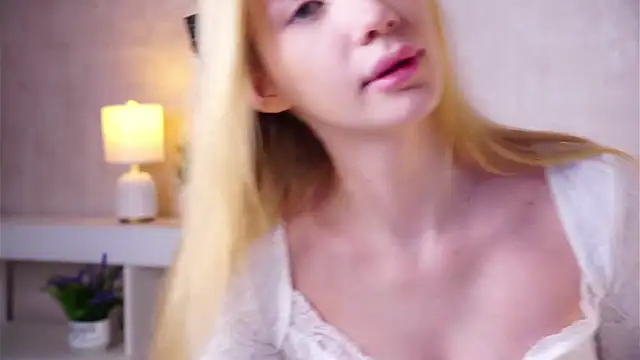 SunnivaCovil Chat XXX in diretta