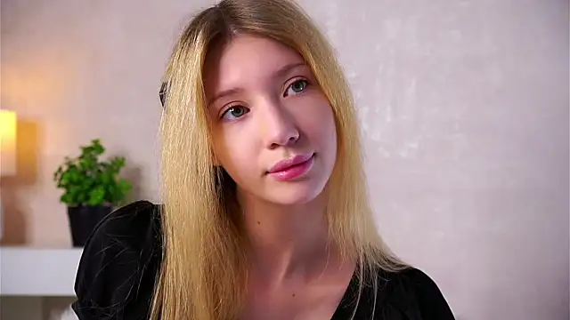 SunnivaCovil's Live XXX Chat