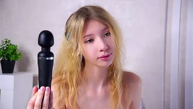 SunnivaCovil Show in webcam