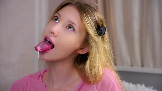 SunnivaCovil's Webcam Show