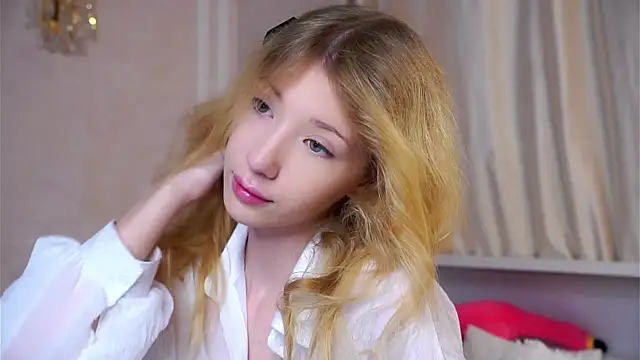 SunnivaCovil Chat XXX in diretta