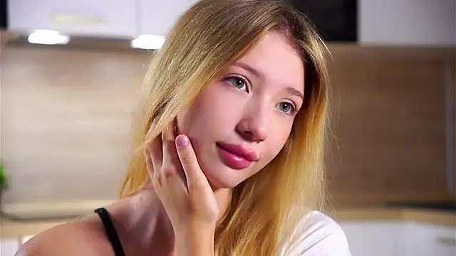 SunnivaCovil's Live XXX Chat