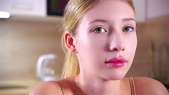 SunnivaCovil Chat XXX live