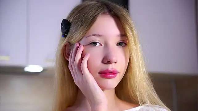 SunnivaCovil Chat XXX live