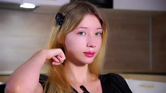 SunnivaCovil's Live XXX Chat